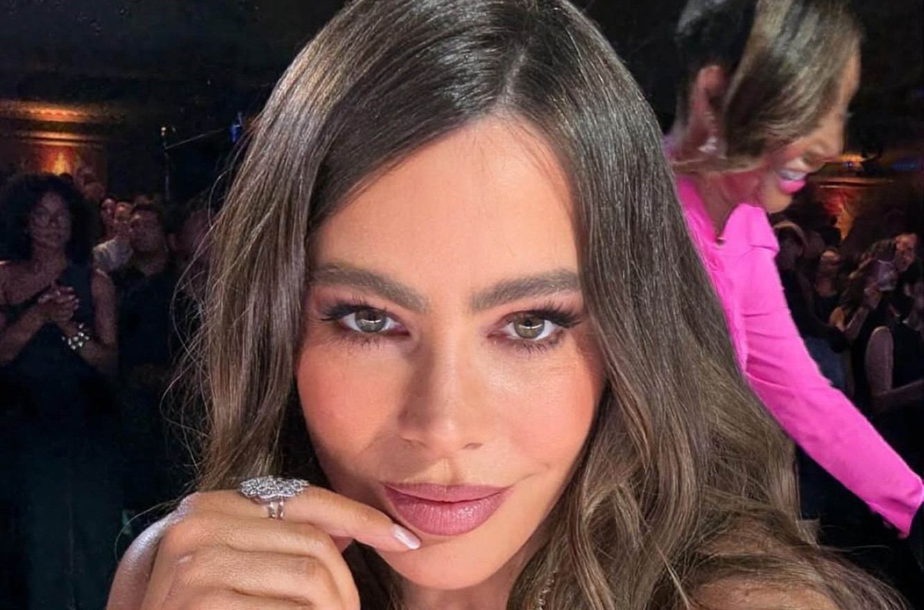 Kolumbijska "bomba" u haljini Viktorije Bekam: Nema vrelog dekoltea, a opet mami uzdahe FOTO