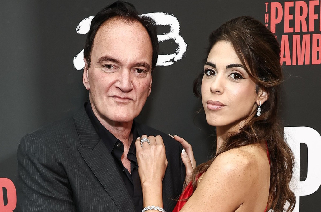 Ne odvaja se od 20 godina mlađe supruge: Slavnom reditelju nije lako pored izraelske lepotice FOTO