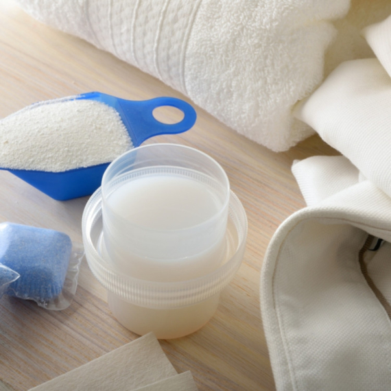 Profesionalci otkrivaju: Kada veš treba da perete tečnim, a kada praškastim deterdžentom?