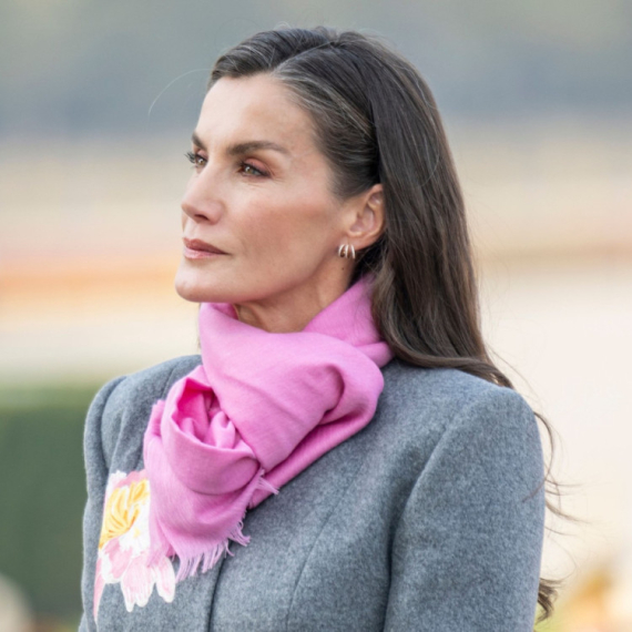 Niko kao ona: Najlepša kraljica ponovo ima modni komad sezone FOTO