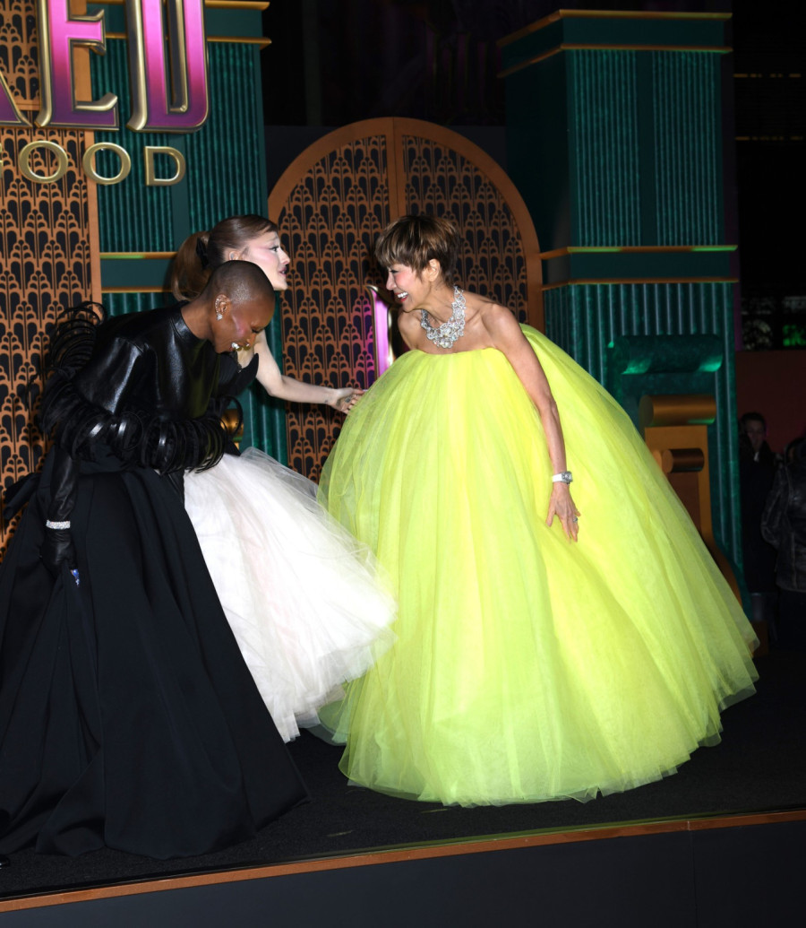 Jednima je smešno, drugima originalno: Slavna oskarovka haljinom izazvala raspravu FOTO/ANKETA