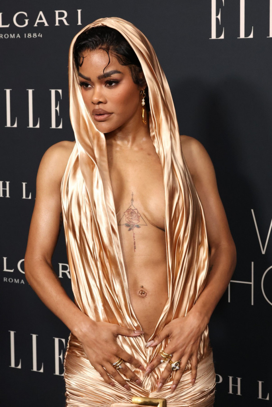 Vamp izdanje kontroverzne lepotice: Bujno poprsje na izvolte, svi gledaju u nju FOTO