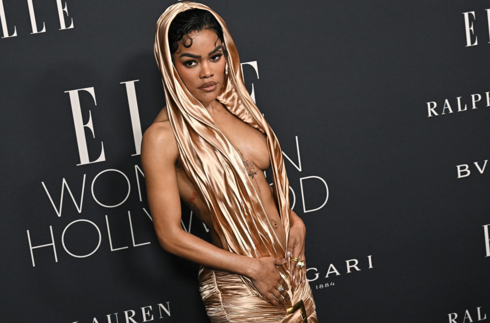 Vamp izdanje kontroverzne lepotice: Bujno poprsje "na izvolte", svi gledaju u nju FOTO