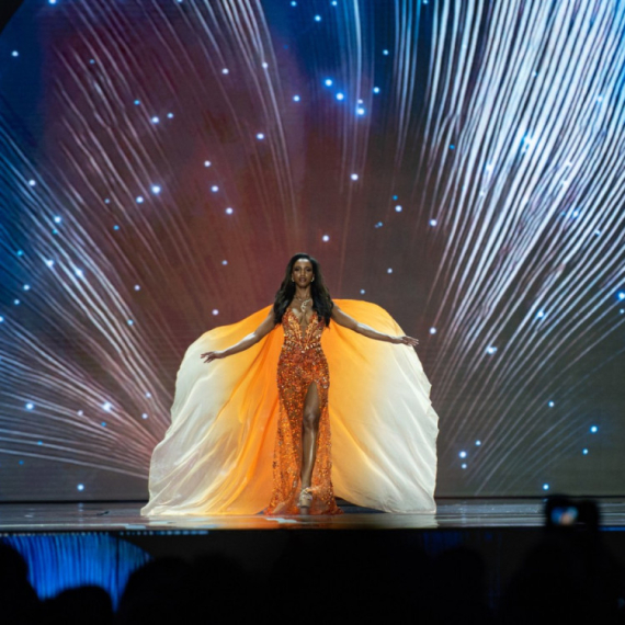 Misica se srušila nasred bine: Izneli je na nosilima VIDEO