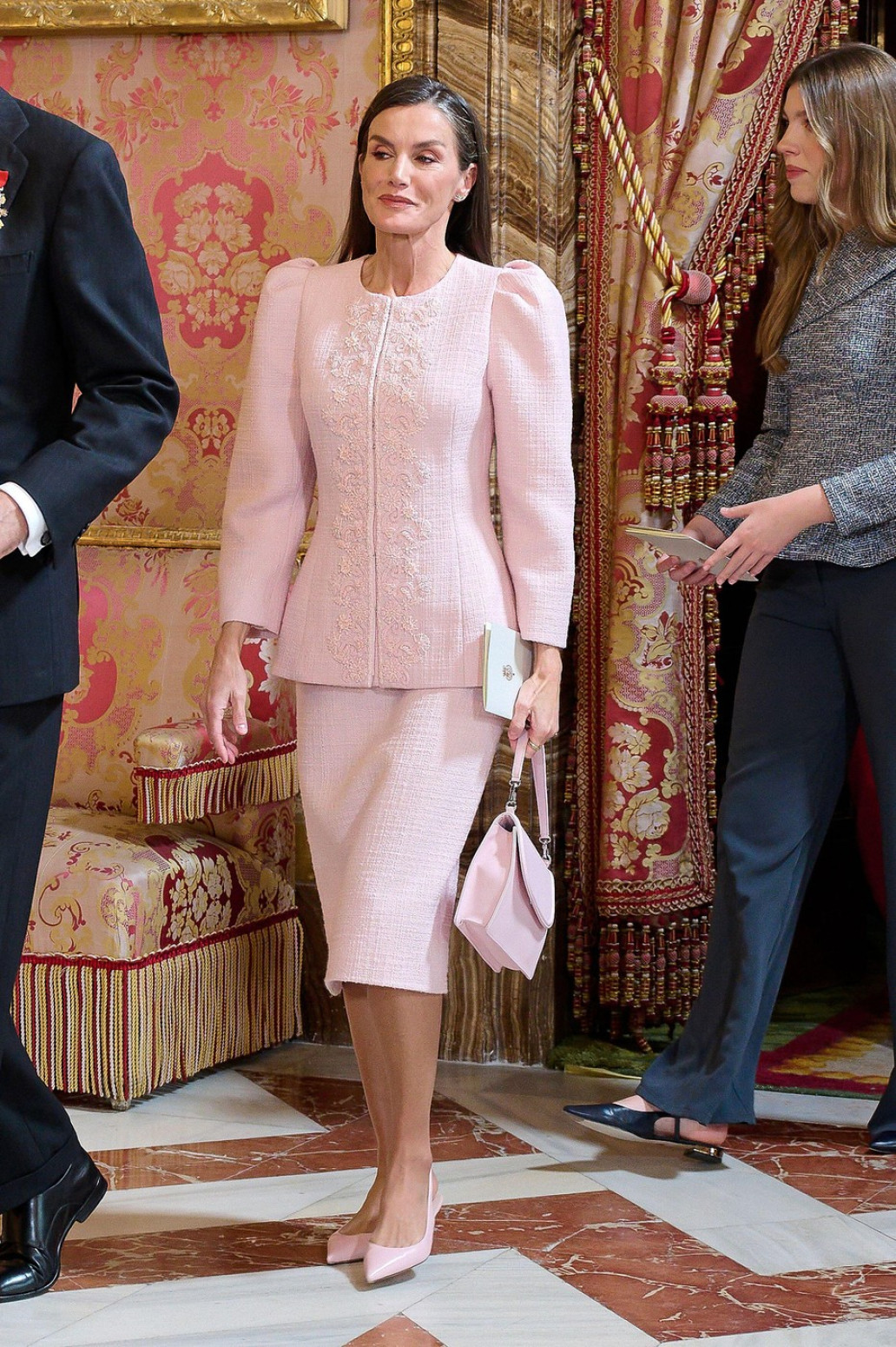 Španska kraljica uvek u trendu: Pravi primer ženstvenog načina odevanja FOTO