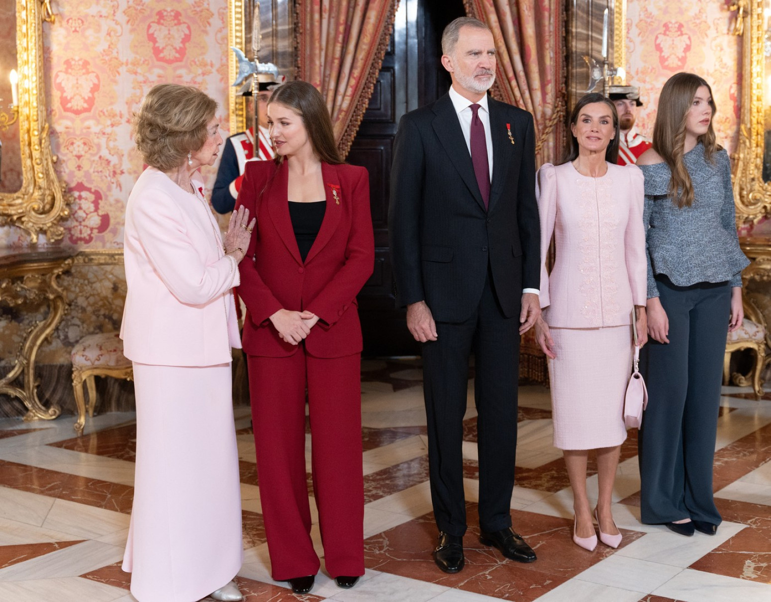 Španska kraljica uvek u trendu: Pravi primer ženstvenog načina odevanja FOTO