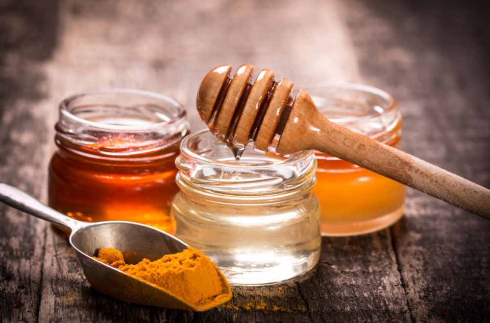 Da li kombinacija kurkume i meda zaista čini čuda za telo i kožu?