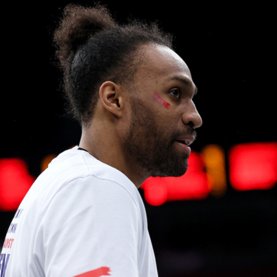 Snimak koji će razbesneti navijače Partizana: Najplaćeniji – da ne skoči za loptu VIDEO