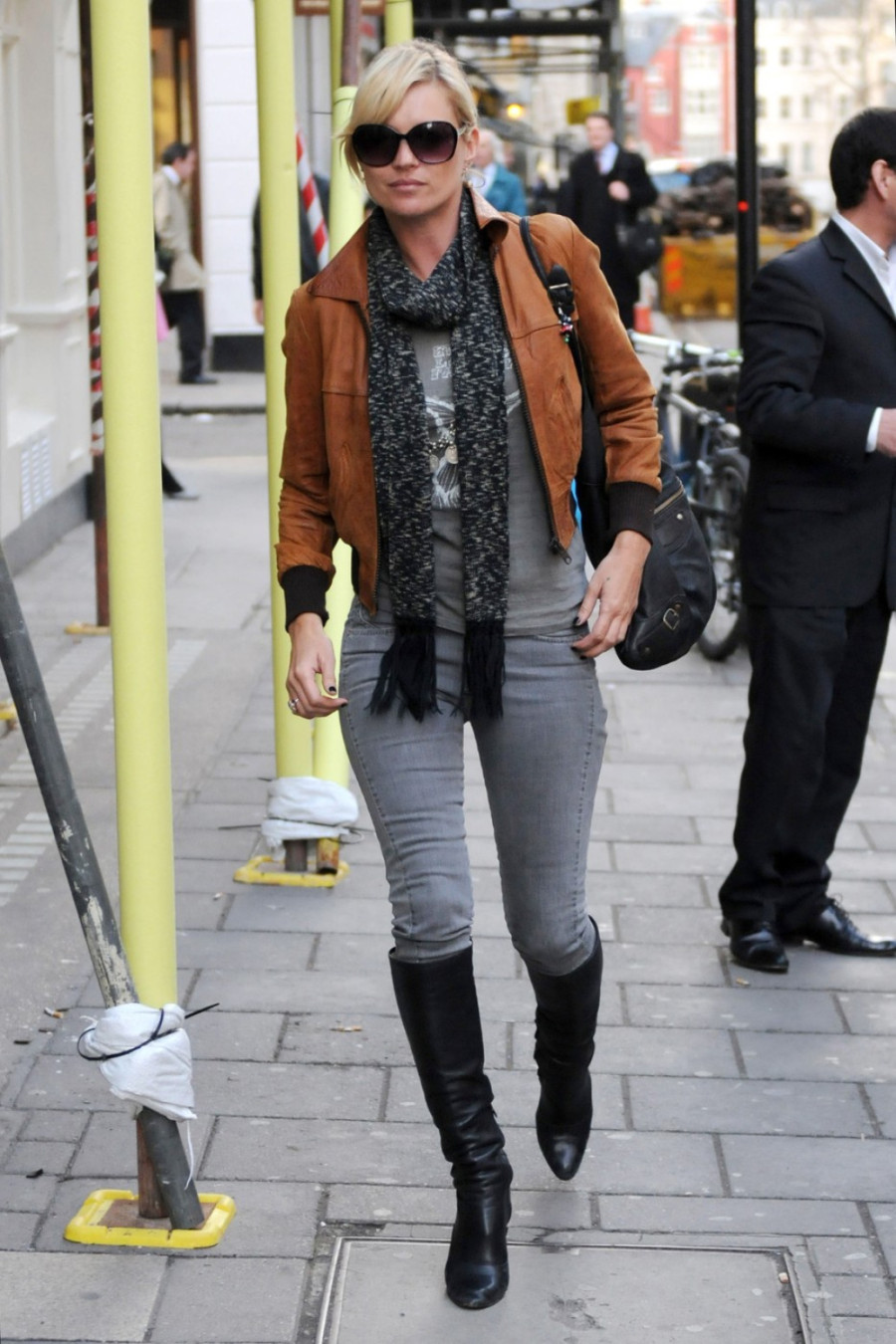 Vratio se hit iz 2000-ih: Samo ovako kombinujemo farmerke i čizme FOTO