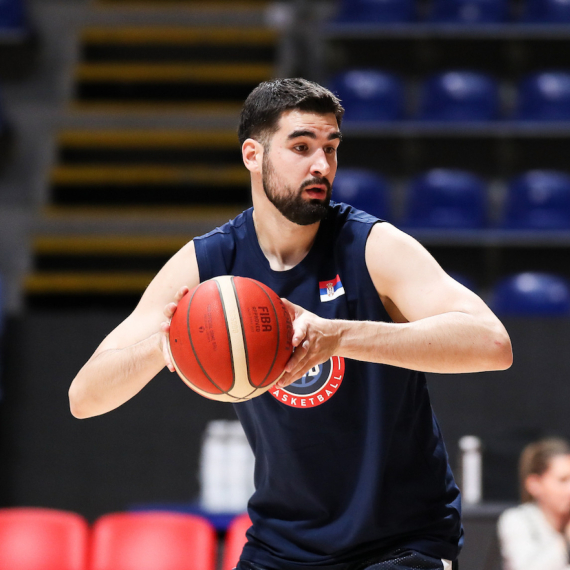 Dušan Ristić postao otac: Prve fotografije bebe objavio na mrežama FOTO