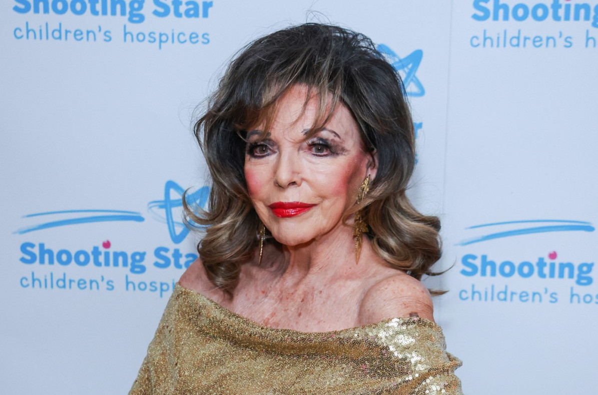 U desetoj deceniji dolaze u obzir samo gola ramena i šlic – ona to zna FOTO