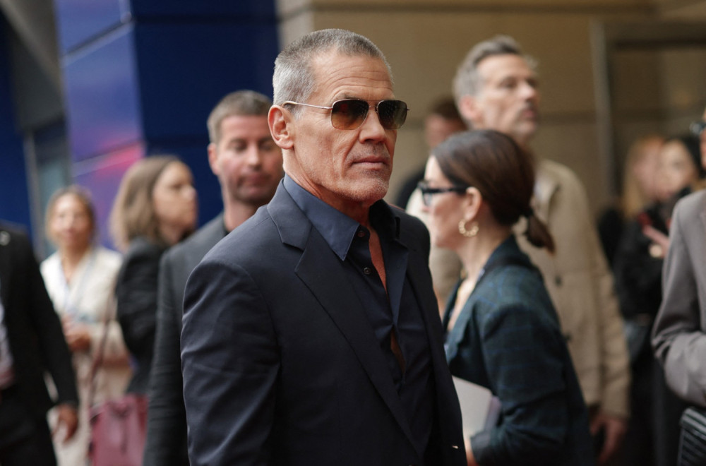 Kažu da je on najveća greška svake žene, ali kad skine majicu i dalje sve padaju na njega FOTO