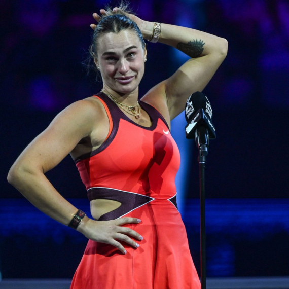 "Kraljica Sabalenka": Na terenu "ubija" igrom, a na plaži izgledom FOTO