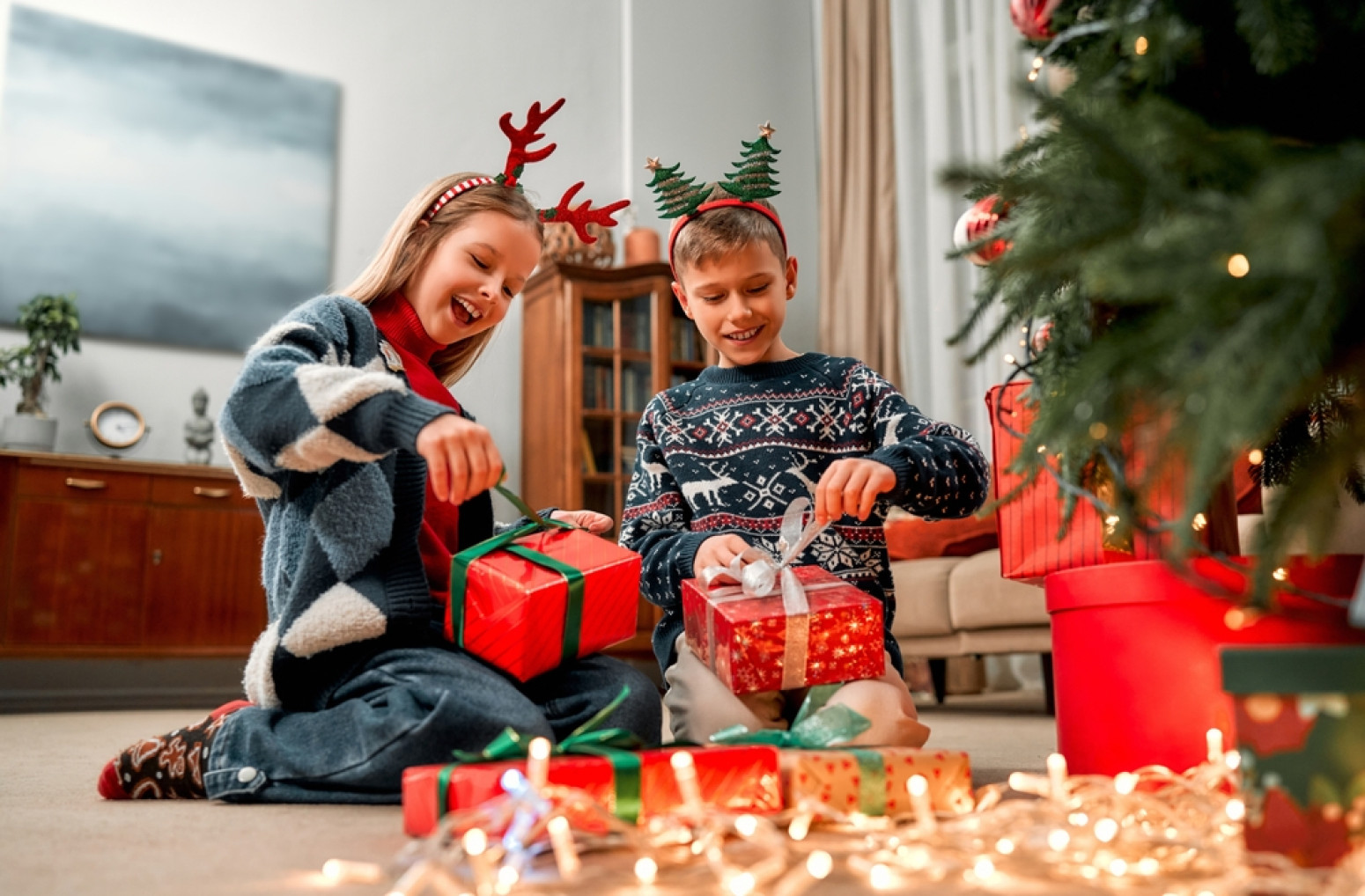 Ovih 5 poklona nikako ne kupujte deci za Novu godinu VIDEO