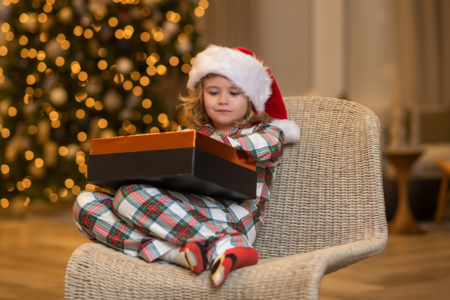 Ovih 5 poklona nikako ne kupujte deci za Novu godinu VIDEO