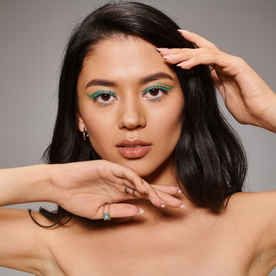 Najšik mejkap trend koji će biti sastavni deo svakog novogodišnjeg stajlinga FOTO/VIDEO