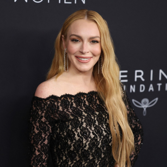 "Plastično lice" prvi put nije bilo u centru pažnje: Samo kad se pojavi u pripijenoj haljini FOTO/VIDEO