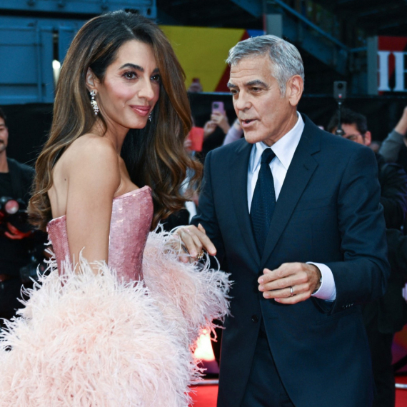 Na moćnom izgledu joj svi zavide: Šta je sve Amal Kluni menjala na sebi? FOTO