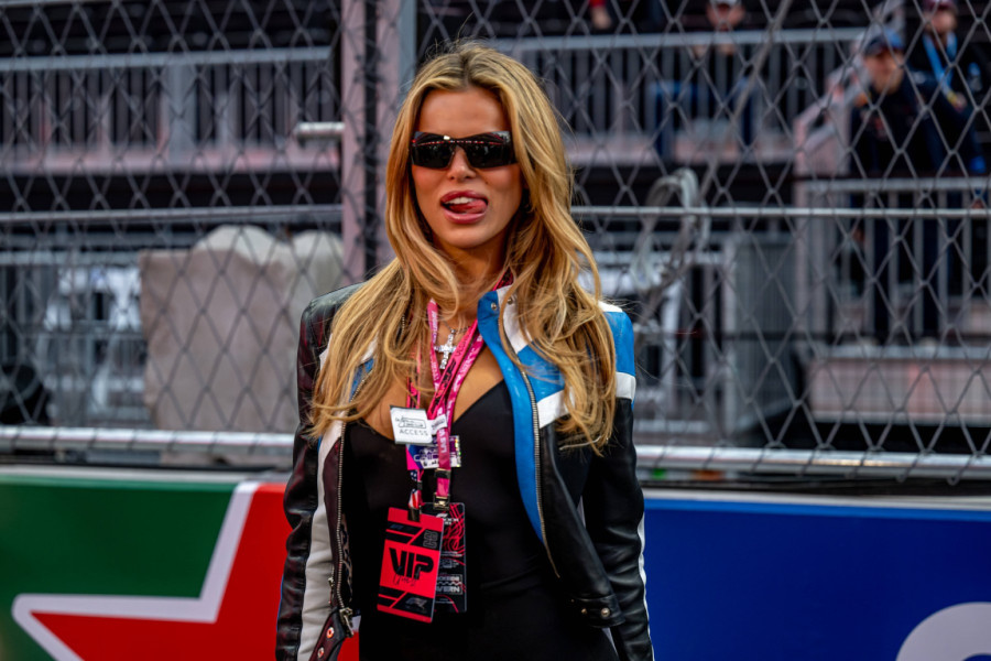 Bila je sa Alkarasom i Sinerom, a sada je sa Kevinom Kostnerom: Ona ne gubi vreme FOTO