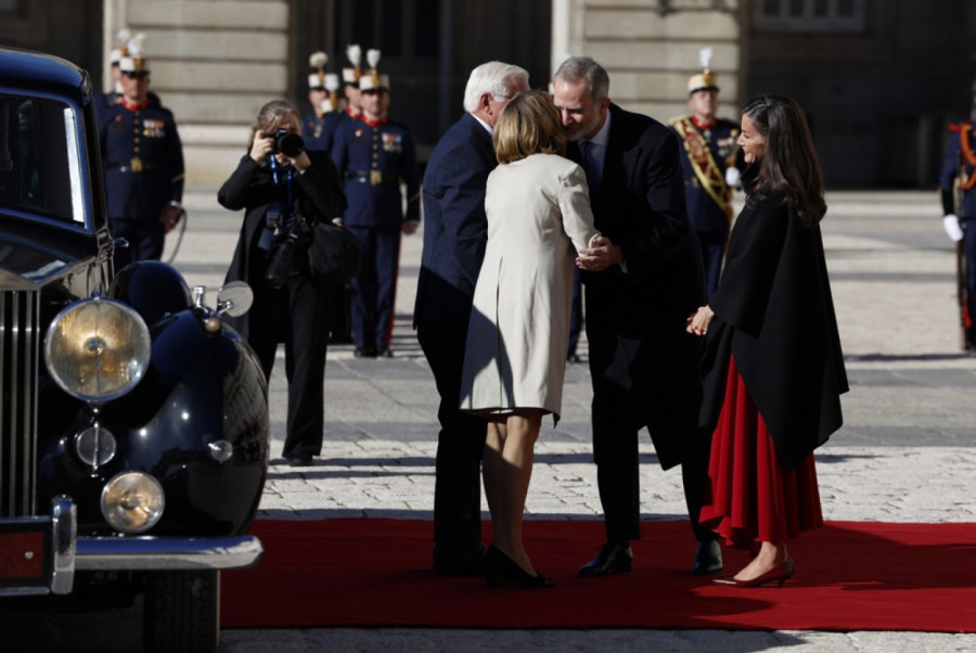 Koliko najlepših kaputa ima kraljica Leticija? Ovaj nosi svake godine i moderniji je od svih FOTO