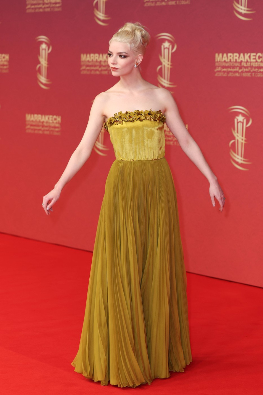 Ova žena je hodajući glamur, a krasi je i specifična lepota FOTO