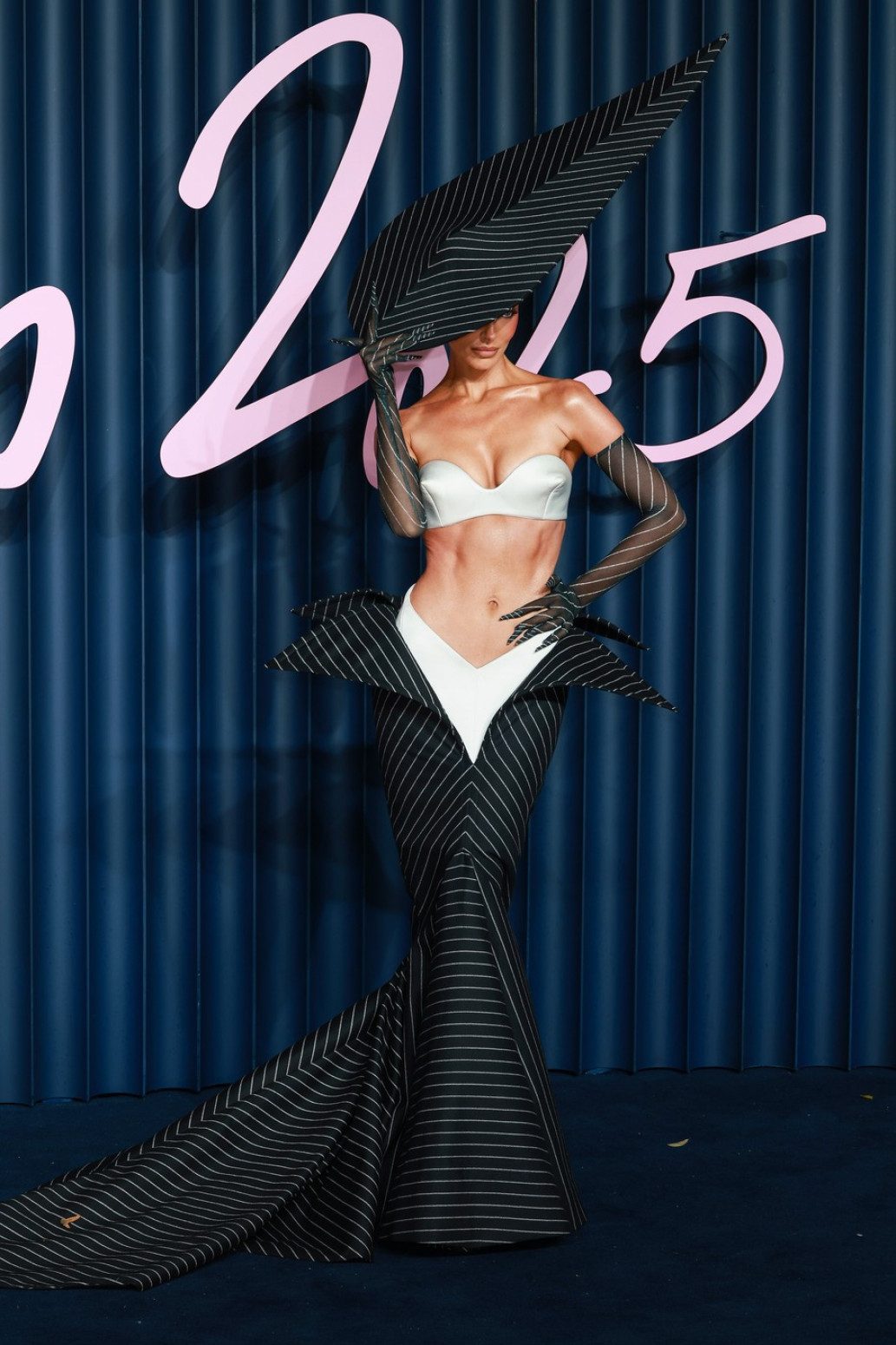 Jedni kažu da je čist seksepil, drugi da je potpuni promašaj: A nju baš briga FOTO