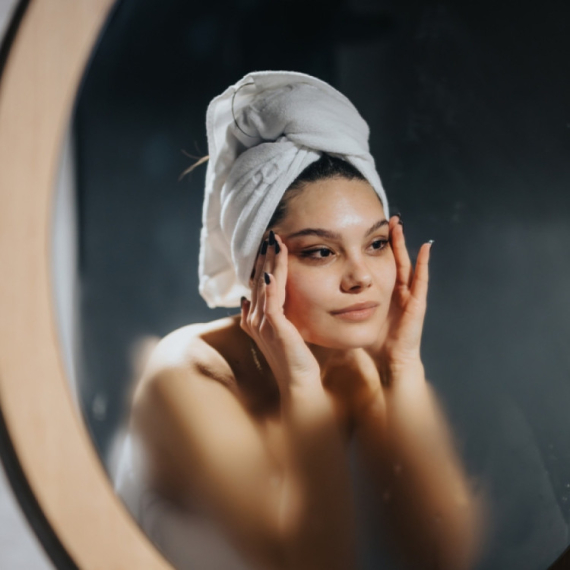 Noćna rutina od tri koraka koja obnavlja kožu dok spavate