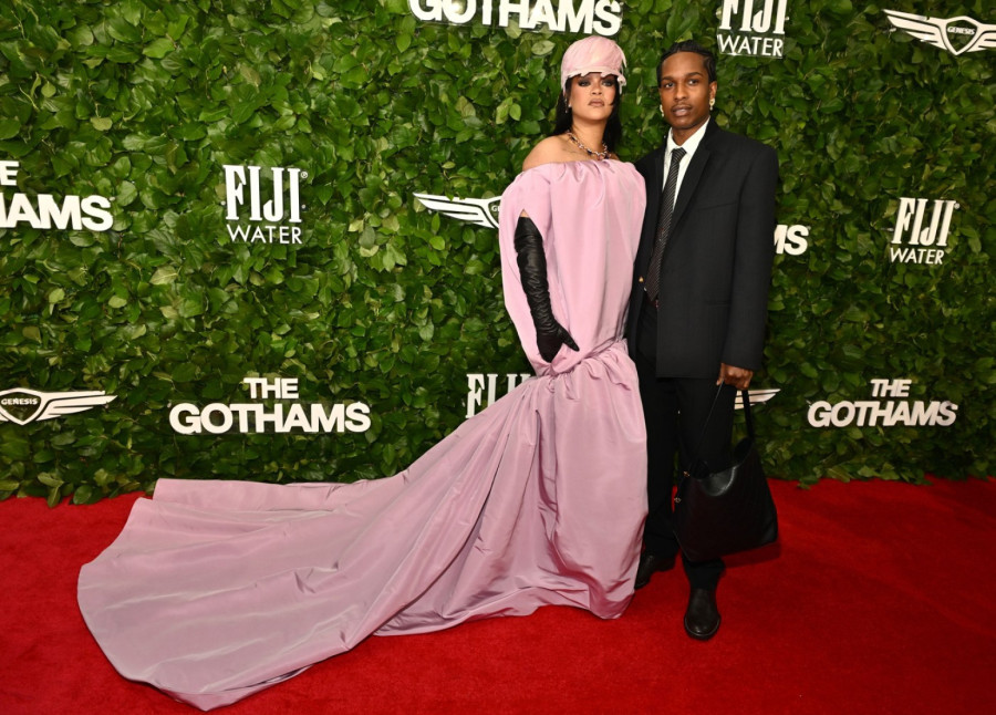 Biti seksi ili trudna u 2026. godini: Rijana čeka četvrto dete? FOTO