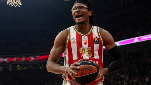 Šta je sa Monekeom – jedva se kreće VIDEO