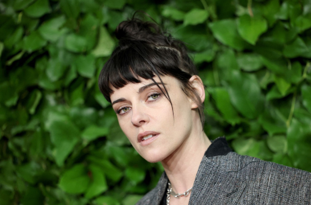 Ležerni stajling i "baba štikle" osvojili crveni tepih – i baš je briga za glamur FOTO