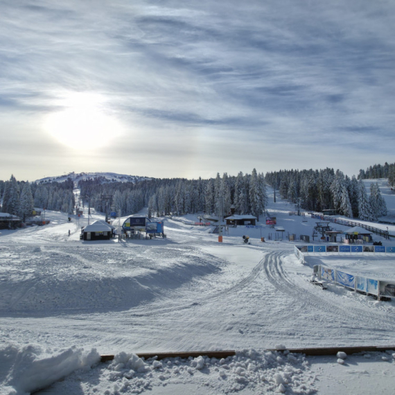 Više od 3.000 skijaša već stiglo na najpopularniju srpsku planinu: Staze su spremne FOTO/VIDEO