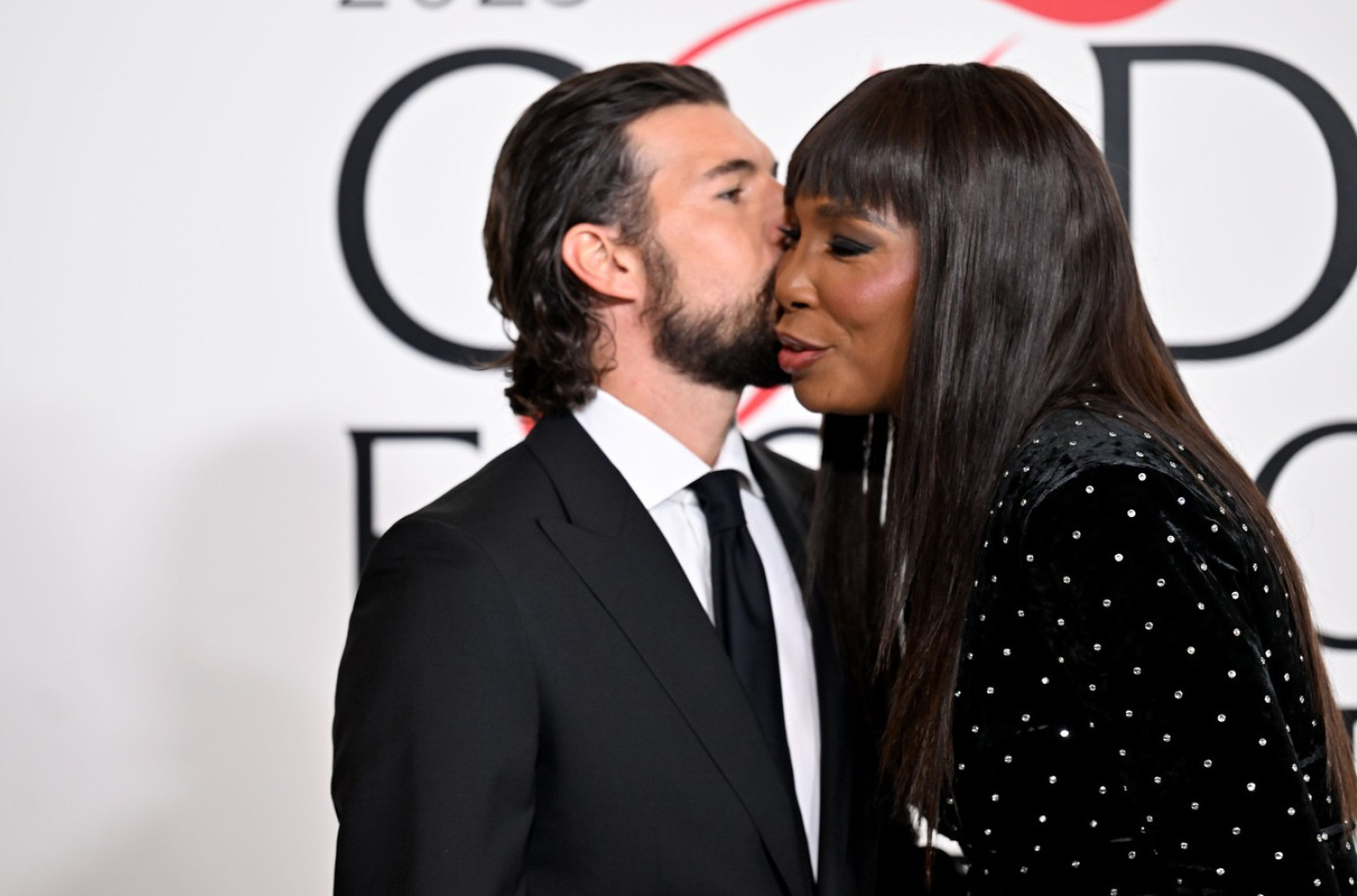 Svi bruje o venčanju, a tek sad je objavila slike veridbe: On je njena treća sreća FOTO