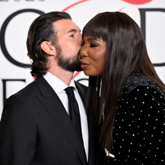 Svi bruje o venčanju, a tek sad je objavila slike veridbe: On je njena treća sreća FOTO