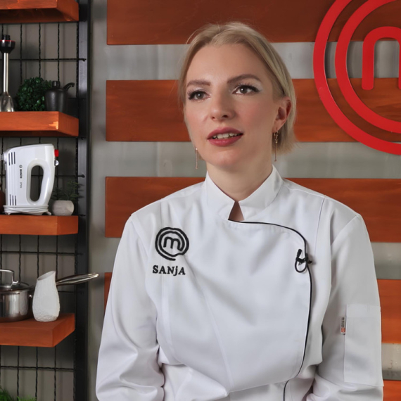 Sanja se prisetila detinjstva: "Ja bih blejala na tom drvetu i pevala Draganu Mirković dok deda okopava luk"