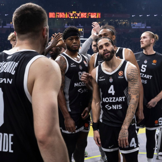 Nemile scene posle pobede Partizana – navijači pevali Obradoviću, igrači negodovali VIDEO