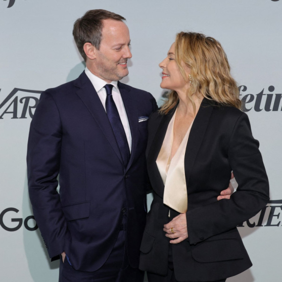 Kim Katral (69) u tajnosti stala na ludi kamen: "Četvrta sreća" sa 14 godina mlađim izabranikom FOTO