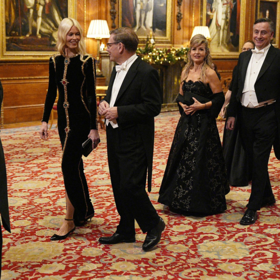 Kraljevski banket pretvorila je u modnu pistu: Najlepša plavuša zasenila i Kejt Midlton FOTO