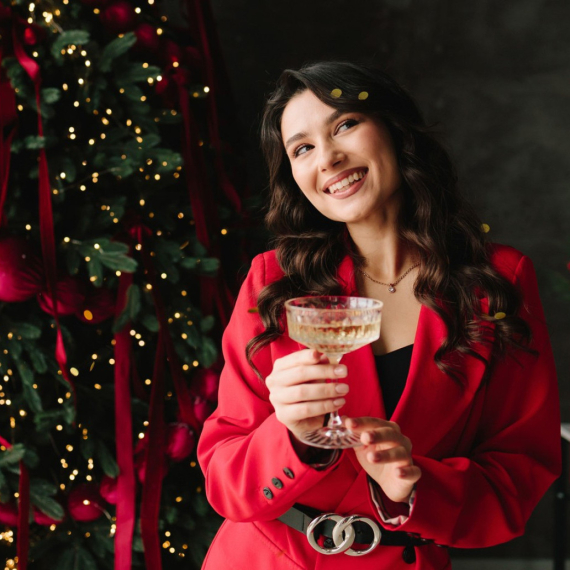 Od doma je napravila čistu fantaziju, a novogodišnje dekoracija je naručila sa Temua