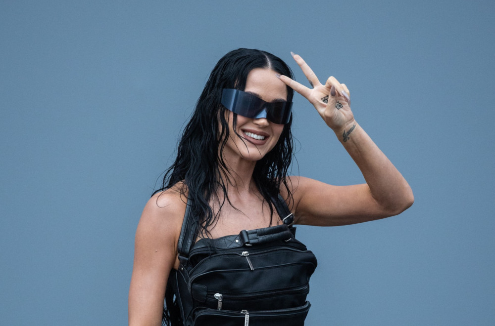 Vrele scene sa jahte još nisu zaboravljene, a već stižu nove fotke bivšeg premijera i pevačice FOTO