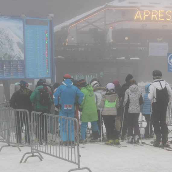 Više od 3.000 skijaša već stiglo na najpopularniju srpsku planinu: Staze su spremne FOTO/VIDEO