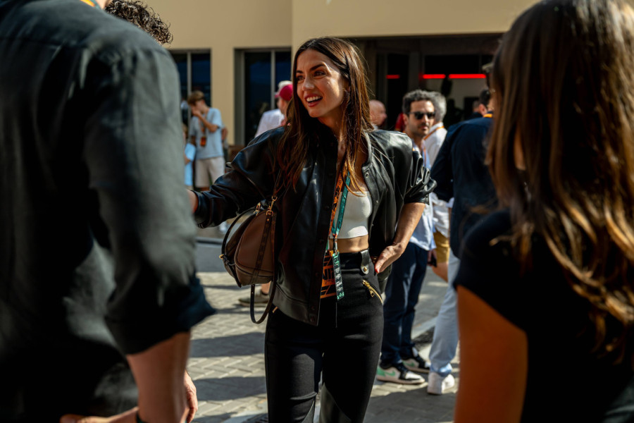 Tom Kruz je prošlost: Slavna lepotica i vozač Formule 1 flertovanjem usijali mreže FOTO/VIDEO