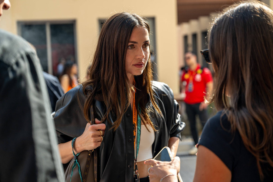 Tom Kruz je prošlost: Slavna lepotica i vozač Formule 1 flertovanjem usijali mreže FOTO/VIDEO