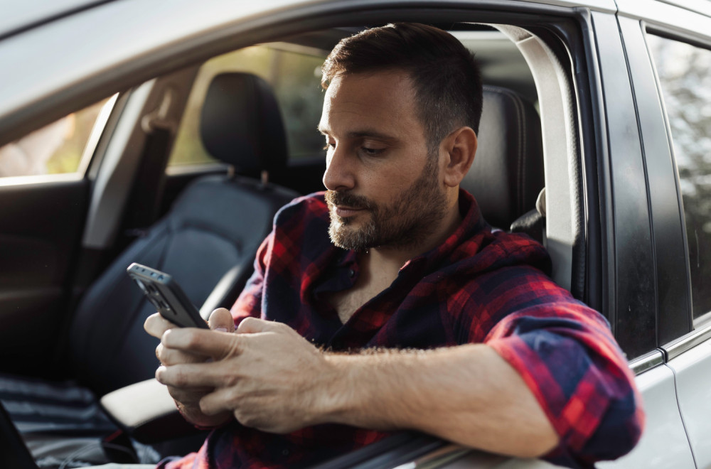 Ako vam muškarac pošalje ovih šest poruka, ne zanimate ga