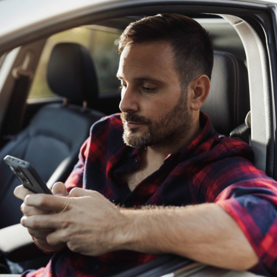 Ako vam muškarac pošalje ovih šest poruka, ne zanimate ga