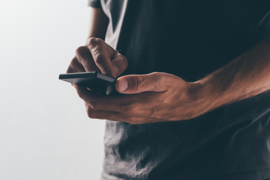 Ako vam muškarac pošalje ovih šest poruka, ne zanimate ga