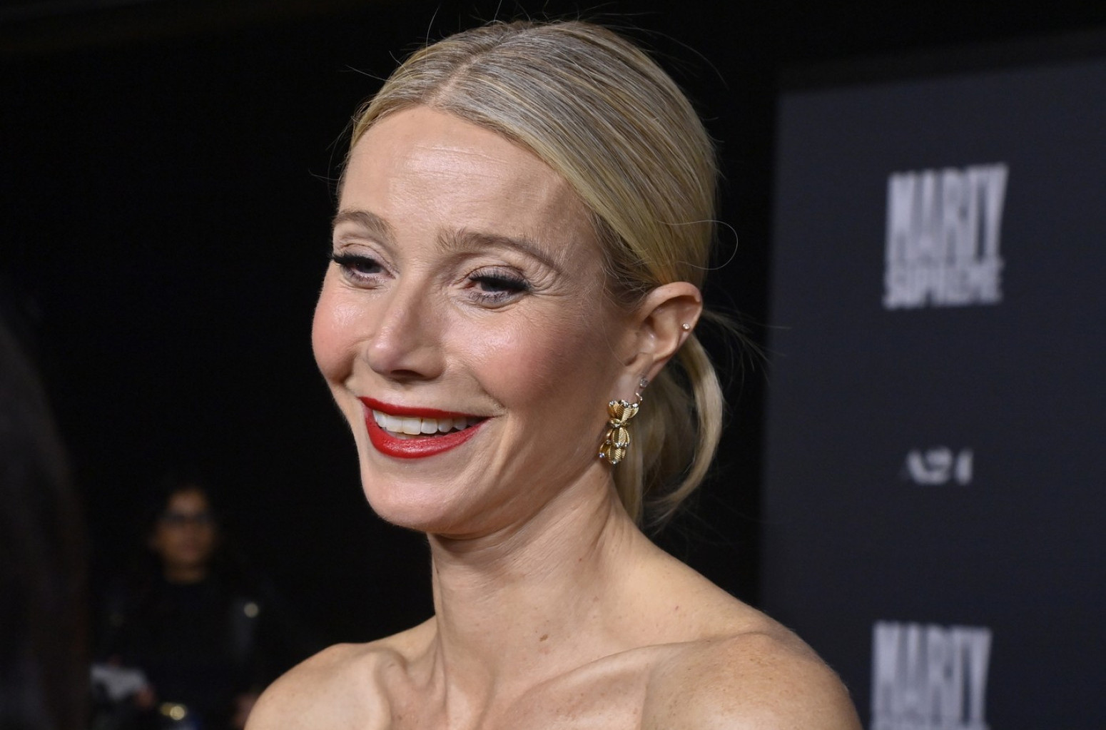 Mama u neodoljivom izdanju, a sin prvi put na crvenom tepihu i krade svu pažnju FOTO