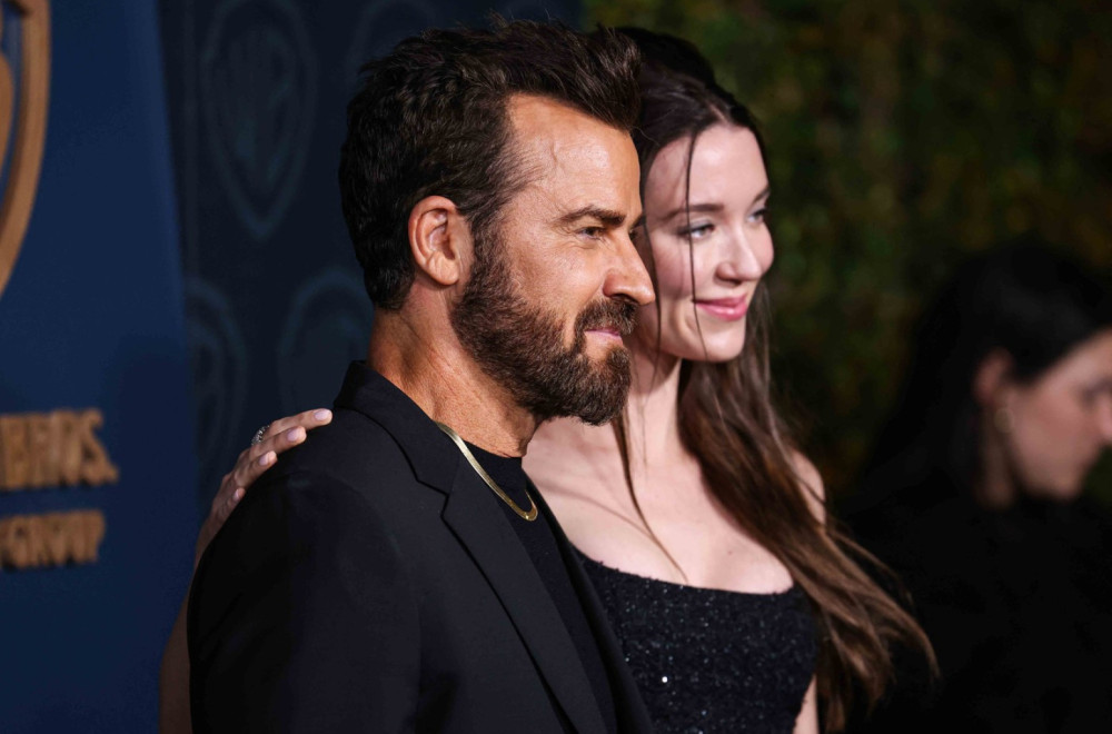 I venčanje i prvo dete – uskoro: Sa Dženifer nije uspeo, ali s 23 godine mlađom jeste FOTO