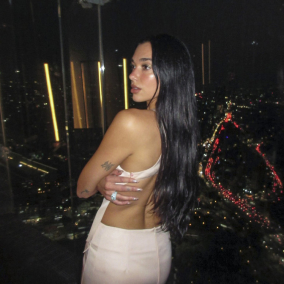 Još jednom je obukla providnu majicu i pokazala sve: "Prava bomba" FOTO