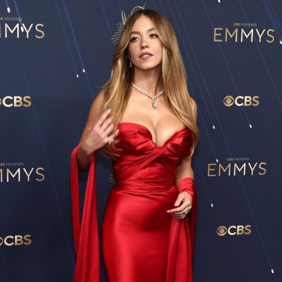 Seks-bomba na poligrafu: Konačno otkrila pravu istinu o svojim grudima VIDEO