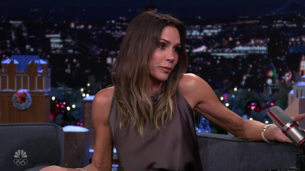 Bez dekoltea i kiča: Viktorija Bekam pokazala šta je jednostavnost i elegancija FOTO/VIDEO